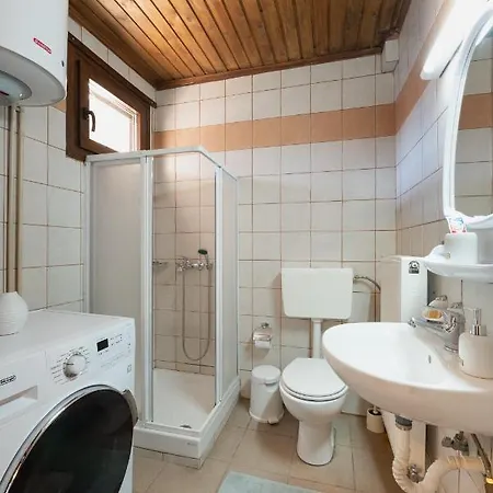 Renata 2 Livadi Arachovas *